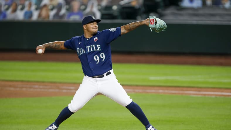 Mariners' Taijuan Walker pitches against Dodgers