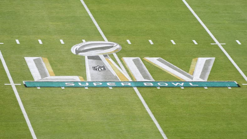 Super Bowl LIV logo 49ers and Chiefs