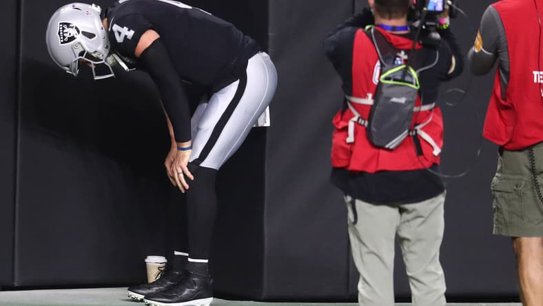 Raiders QB Derek Carr injury