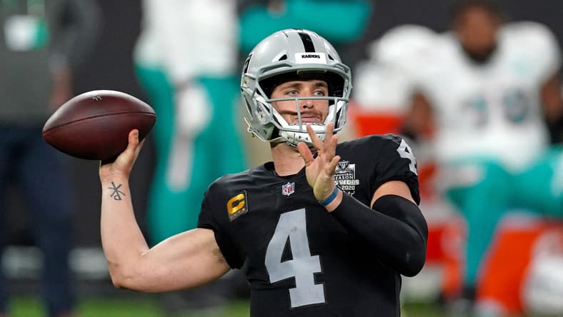 Derek Carr hits Nelson Agholor for insane, 85-yard TD in Week 16