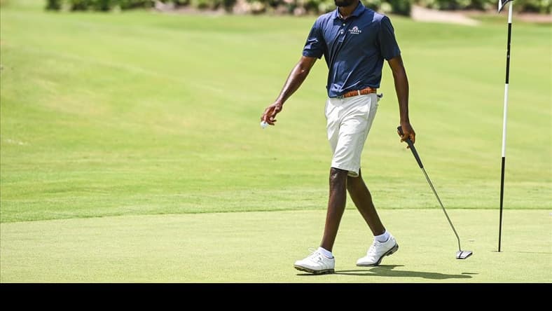 Kamaiu Johnson plays at an APGA event in 2020.