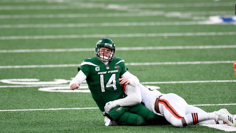 New York Jets quarterback Sam Darnold (14) gets rid of the ball as he's hit by Cleveland Browns defensive tackle Jordan Elliott (90) in the second half. The Jets defeat the Browns, 23-16, at MetLife Stadium on Sunday, Dec. 27, 2020, in East Rutherford.
Nyj Vs Cle