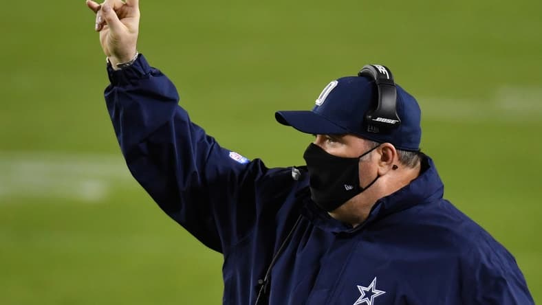 Nov 1, 2020; Philadelphia, Pennsylvania, USA; Dallas Cowboys head coach Mike McCarthy during the first quarter against the Philadelphia Eagles at Lincoln Financial Field. Mandatory Credit: Eric Hartline-USA TODAY Sports