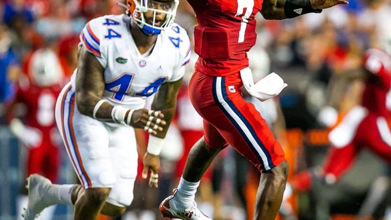 Florida Gators defensive lineman Daquan Newkirk (44) tracks Florida Atlantic Quarterback N'Kosi Perry in the first half. The Gators lead 14-0 in the first half over the Florida Atlantic Owls Saturday afternoon, September 4, 2021 in Gainesville, FL. in Ben Hill Griffin Stadium.  [Doug Engle/Ocala Star Banner]2021

Flgai Ufvsfau 090421