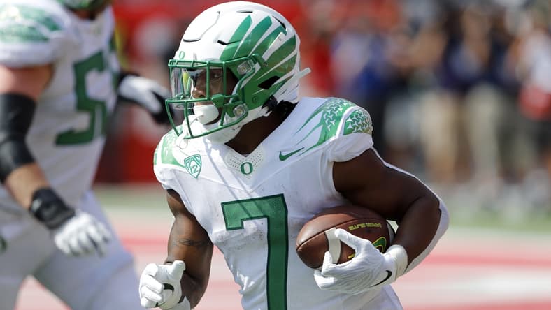 Sep 11, 2021; Columbus, Ohio, USA; Oregon Ducks running back CJ Verdell (7) runs during the third quarter against the Ohio State Buckeyes at Ohio Stadium. Mandatory Credit: Joseph Maiorana-USA TODAY Sports