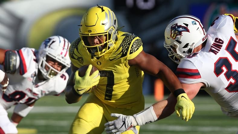 Oregon's CJ Verdell, center, rushes against Stony Brook during the first quarter.

Eug 091821 Oregonfb 07