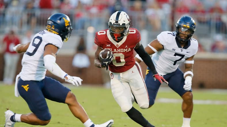 Oklahoma's Eric Gray (0) runs after  reception during a college football game between the University of Oklahoma Sooners (OU) and the West Virginia Mountaineers at Gaylord Family-Oklahoma Memorial Stadium in Norman, Okla., Saturday, Sept. 25, 2021.

Lx10761