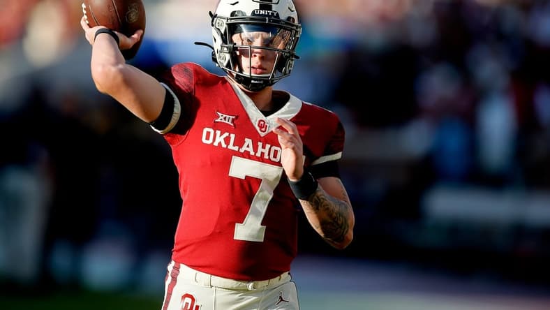 Oklahoma's Spencer Rattler (7) warms up before a college football game between the University of Oklahoma Sooners (OU) and the West Virginia Mountaineers at Gaylord Family-Oklahoma Memorial Stadium in Norman, Okla., Saturday, Sept. 25, 2021. Oklahoma won 16-13.

Lx10117