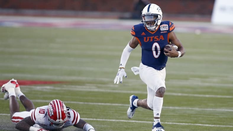 Dec 26, 2020; Dallas, TX, USA; UTSA Roadrunners quarterback Frank Harris (0) runs the ball against Louisiana-Lafayette Ragin Cajuns linebacker Andre Jones (10) in the third quarter at Gerald J. Ford Stadium. Mandatory Credit: Tim Heitman-USA TODAY Sports