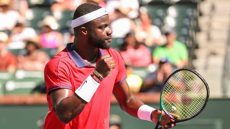 Frances Tiafoe celebrates a point win during his match against Sebastian Korda at the BNP Paribas Open in Indian Wells, October 9, 2021.

Bnp Saturday 24