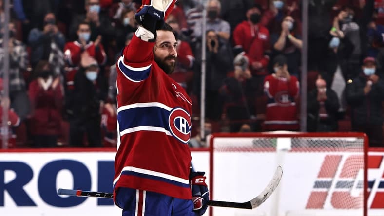 Oct 23, 2021; Montreal, Quebec, CAN; Montreal Canadiens left wing Mathieu Perreault (85) waves to the crowd as he is named first star of the game against Detroit Red Wings at Bell Centre. Mandatory Credit: Jean-Yves Ahern-USA TODAY Sports