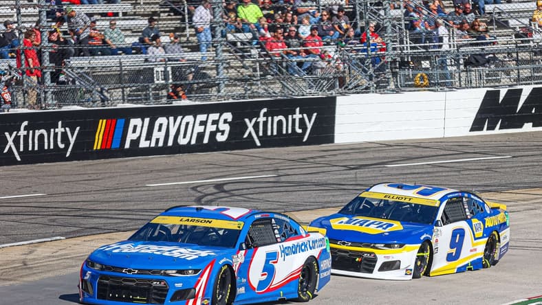 Oct 31, 2021; Martinsville, Virginia, USA; NASCAR Cup Series driver Kyle Larson (5) leads races Chase Elliott (9) at the 73rd Annual Xfinity 500 at Martinsville Speedway. Mandatory Credit: Ryan Hunt-USA TODAY Sports
