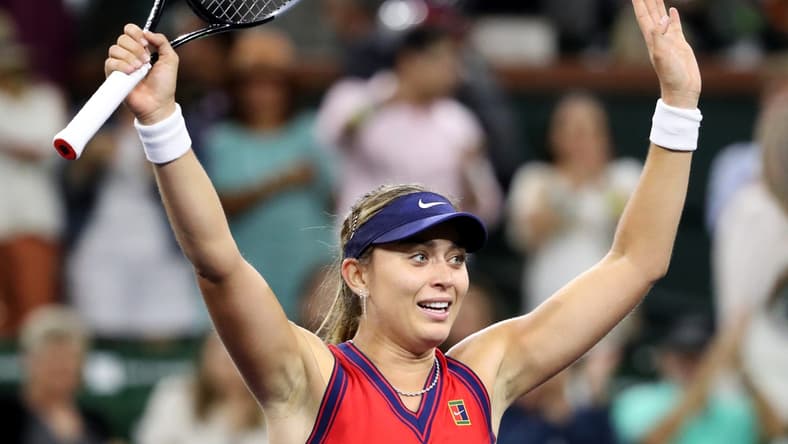 Paula Badosa acknowledges the crowds after defeating Ons Jabeur in their semifinal match at the BNP Paribas in Indian Wells, Calif., on October 15, 2021.
Badosa Vs Jabeur Bnp Paribas2174