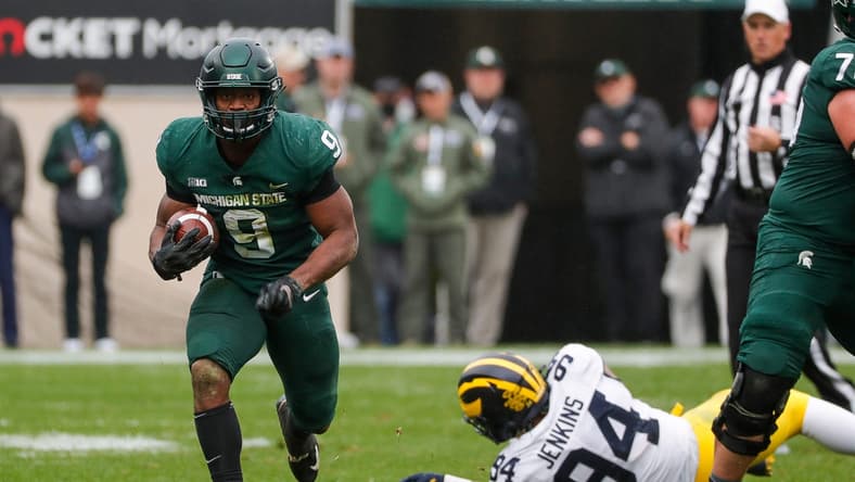 Michigan State running back Kenneth Walker III runs against Michigan during the second half at Spartan Stadium in East Lansing on Saturday, Oct. 30, 2021.