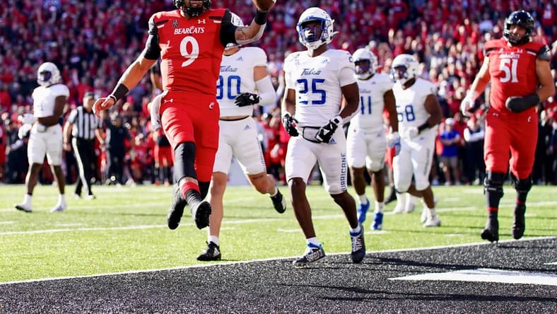 The Cincinnati Bearcats football team faced off against the Tulsa Golden Hurricanes at Nippert Stadium on Nov. 6, 2021.

UC football vs Tulsa