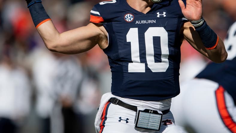Auburn Tigers quarterback Bo Nix (10) passes against Mississippi State at Jordan-Hare Stadium in Auburn, Ala., on Saturday, Nov. 13, 2021.
Aumsu08