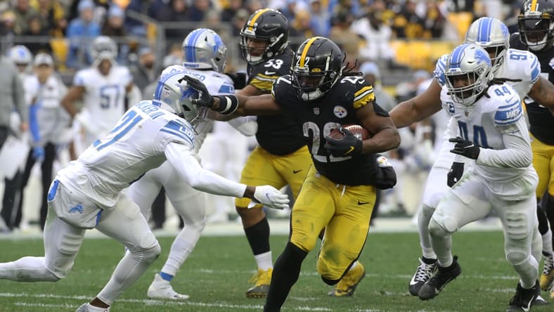 Nov 14, 2021; Pittsburgh, Pennsylvania, USA; Pittsburgh Steelers running back Najee Harris (22) carries the ball against the Detroit Lions during the second quarter at Heinz Field. Mandatory Credit: Charles LeClaire-USA TODAY Sports