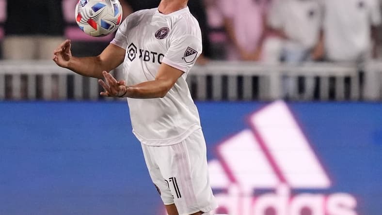 Oct 23, 2021; Fort Lauderdale, Florida, USA; Inter Miami CF forward Julian Carranza (21) plays the ball against the FC Cincinnati during the second half at DRV PNK Stadium. Mandatory Credit: Jasen Vinlove-USA TODAY Sports