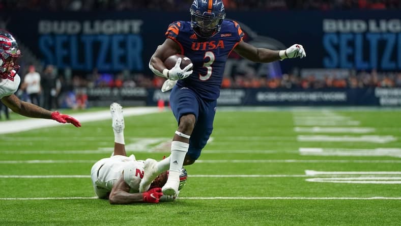 Dec 3, 2021; San Antonio, TX, USA; UTSA Roadrunners running back Sincere McCormick (3) runs for a touchdown in the second half of the 2021 Conference USA Championship Game against the Western Kentucky Hilltoppers at the Alamodome. Mandatory Credit: Daniel Dunn-USA TODAY Sports