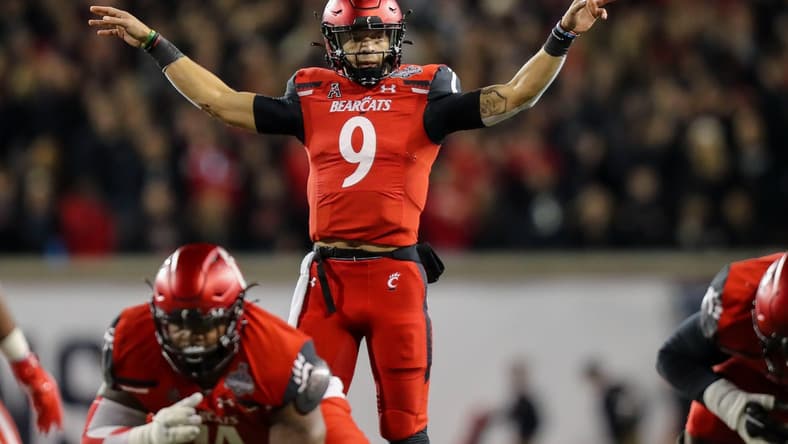 Dec 4, 2021; Cincinnati, Ohio, USA; Cincinnati Bearcats quarterback Desmond Ridder (9) calls a play against the Houston Cougars in the second half during the American Athletic Conference championship game at Nippert Stadium. Mandatory Credit: Katie Stratman-USA TODAY Sports