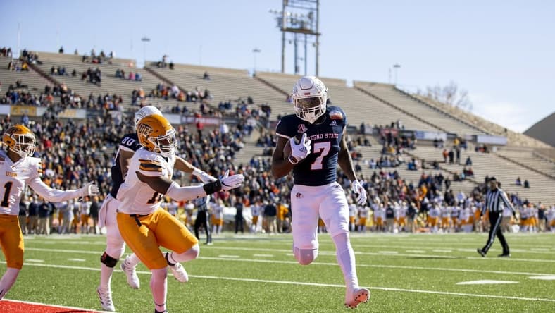Dec 18, 2021; Albuquerque, New Mexico, USA; Fresno State Bulldogs Jordan Mims (7) runs the ball in for a touchdown against the UTEP Miners defense in the first half at the 2021 New Mexico Bowl at Dreamstyle Stadium. Mandatory Credit: Ivan Pierre Aguirre-USA TODAY Sports