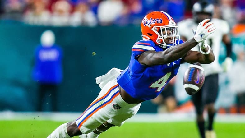 Florida Gators wide receiver Justin Shorter (4) dives but comes up short on big pass play in the second half. The UCF Knights defeats the Florida Gators, 29-17 in the Gasparilla Bowl Thursday, December 23, 2021, at Raymond James Stadium in Tampa, FL. [Doug Engle/Ocala Star-Banner]2021

Oca 122324 Ufvsucfgasbowl