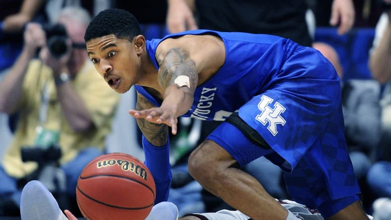 Kentucky guard Tyler Ulis (3) dives over Texas A&M Aggies guard Alex Caruso (21) for the ball during the second half of the SEC Men's Basketball Tournament championship game at Bridgestone Arena March 13, 2016 in Nashville.

Nas Sec 031316 A004
