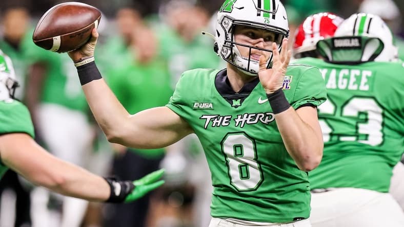 Dec 18, 2021; New Orleans, LA, USA;  Marshall Thundering Herd quarterback Grant Wells (8) passes the ball against Louisiana-Lafayette Ragin Cajuns during the first half of the 2021 New Orleans Bowl at Caesars Superdome. Mandatory Credit: Stephen Lew-USA TODAY Sports