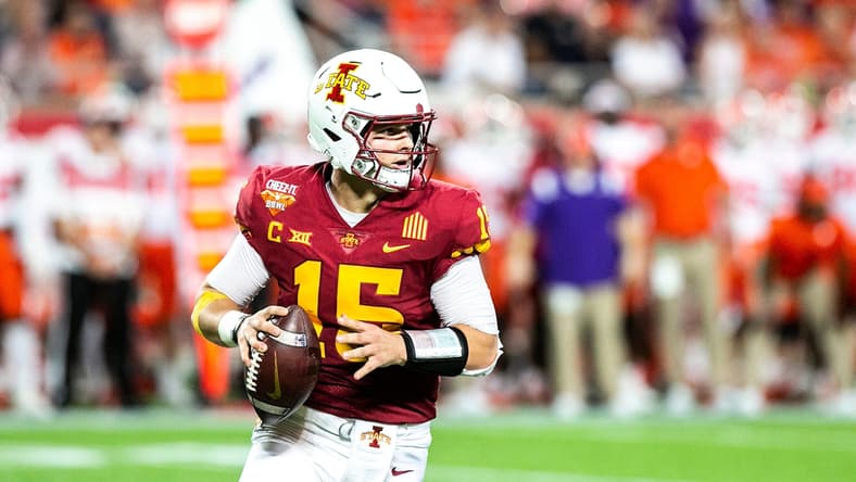 Iowa State quarterback Brock Purdy (15) rolls out to pass during a NCAA college football game in the Cheez-It Bowl against Clemson, Wednesday, Dec. 29, 2021, at Camping World Stadium in Orlando, Fla.

211228 Cheez It Bowl Extras 015 Jpg