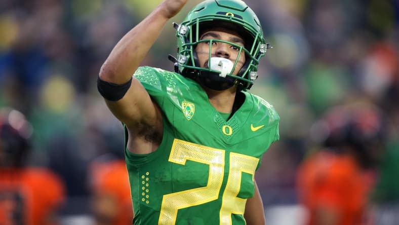 Oregon RB Travis Dye acknowledges the crowd after scoring against Oregon State in the second half.
Eug 111428 Uofb 01