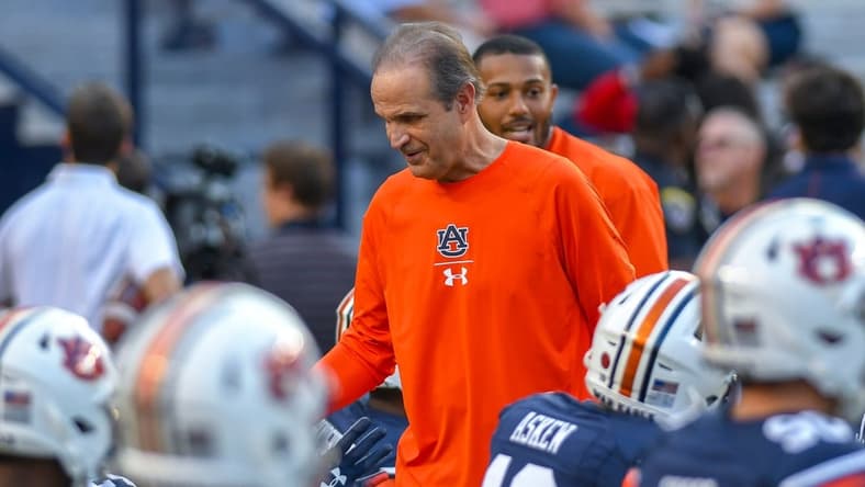Auburn defensive coordinator Kevin Steele talks to players before the Arkansas game Saturday, Sept. 22, 2018, at Jordan-Hare Stadium in Auburn, Ala.