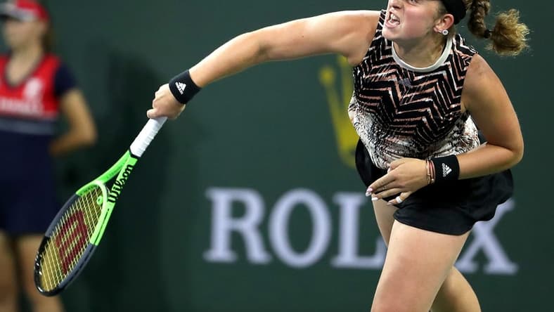 Jelena Ostapenko serves to Victoria Azarenka in their semifinal match at the BNP Paribas in Indian Wells, Calif., on October 15, 2021.
Azarenka Vs Ostapenko Bnp Paribas2163