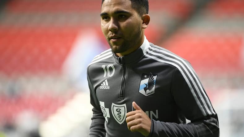 Oct 27, 2021; Vancouver, British Columbia, CAN; Minnesota United FC midfielder Emanuel Reynoso (10) warms up against the Vancouver Whitecaps at BC Place. Mandatory Credit: Anne-Marie Sorvin-USA TODAY Sports