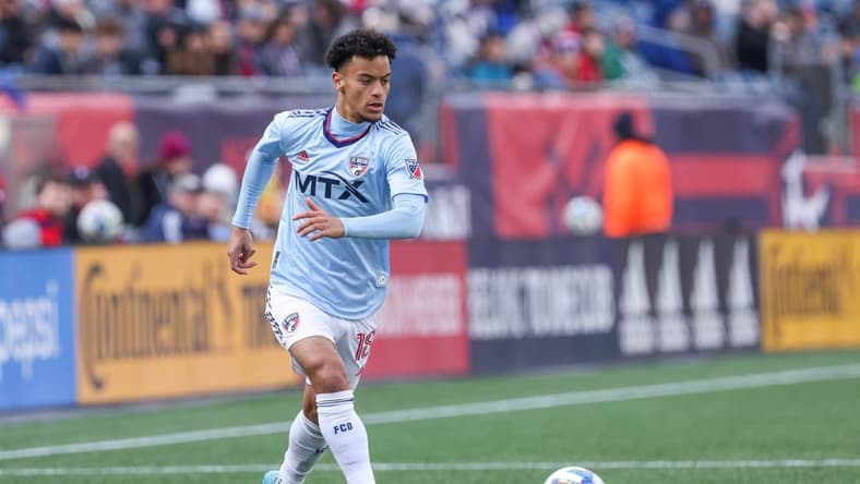Mar 5, 2022; Foxborough, Massachusetts, USA; FC Dallas midfielder Brandon Servania (18) during a game between the New England Revolution and FC Dallas at Gillette Stadium. Mandatory Credit: Paul Rutherford-USA TODAY Sports