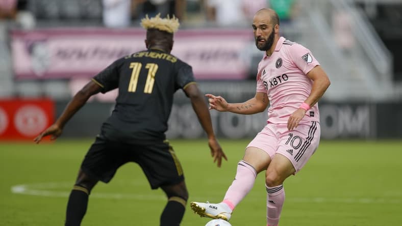 Mar 12, 2022; Fort Lauderdale, Florida, USA; Inter Miami CF forward Gonzalo Higuain (10) passes the ball in front of Los Angeles FC midfielder Jos  Cifuentes (11) during the first half at Inter Miami CF Stadium. Mandatory Credit: Sam Navarro-USA TODAY Sports