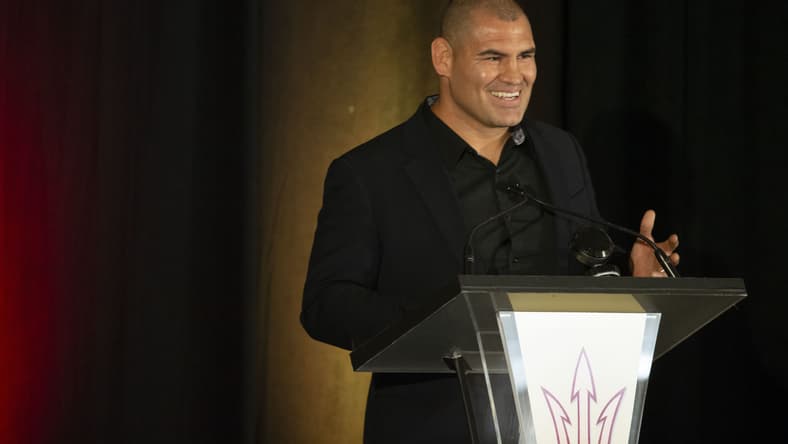 cain velasquez, cain velasquez arrest