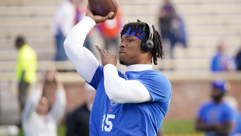 Nov 20, 2021; Columbia, Missouri, USA; Florida Gators quarterback Anthony Richardson (15) warms up against the Missouri Tigers before the game at Faurot Field at Memorial Stadium. Mandatory Credit: Denny Medley-USA TODAY Sports