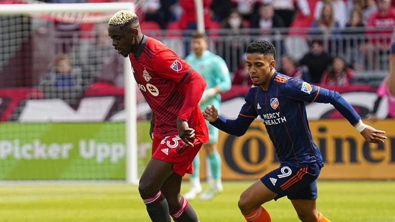 Apr 30, 2022; Toronto, Ontario, CAN; Toronto FC defender Chris Mavinga (23) controls the ball against FC Cincinnati forward Brenner (9) during the first half at BMO Field. Mandatory Credit: John E. Sokolowski-USA TODAY Sports