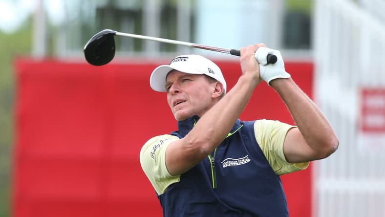 Steve Stricker watches the flight of his ball after teeing off on the 1st hole.

Steve Stricker Senior Pga A