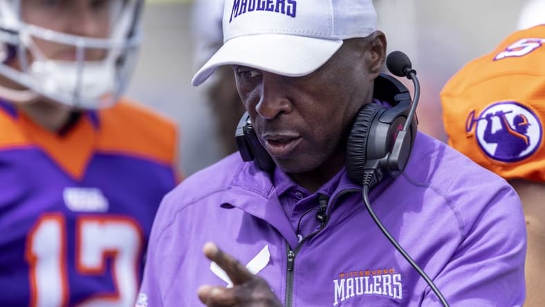 May 7, 2022; Birmingham, AL, USA; Pittsburgh Maulers head coach Kirby Wilson works with his team during the first half at Protective Stadium. Mandatory Credit: Vasha Hunt-USA TODAY Sports
