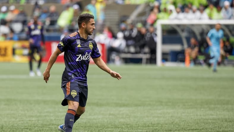 May 15, 2022; Seattle, Washington, USA; Seattle Sounders FC midfielder Cristian Roldan (7) dribbles against the Minnesota United FC during the second half at Lumen Field. Mandatory Credit: Joe Nicholson-USA TODAY Sports