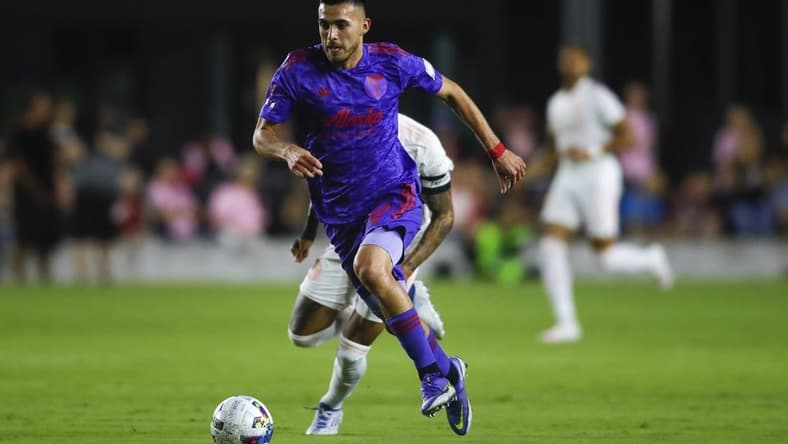 May 28, 2022; Fort Lauderdale, Florida, USA; Portland Timbers midfielder Cristhian Paredes (22) runs with the ball against Inter Miami CF during the first half at DRV PNK Stadium. Mandatory Credit: Sam Navarro-USA TODAY Sports