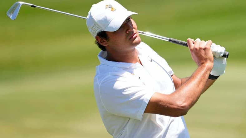 May 30, 2022; Scottsdale, Arizona, USA; Eugenio Chacarra of Oklahoma State plays his second shot on the first hole during the final round of the NCAA DI Mens Golf Championship at Grayhawk Golf Club - Raptor Course. Mandatory Credit: Rob Schumacher-Arizona Republic

Golf Ncaa Di Mens Golf Championship