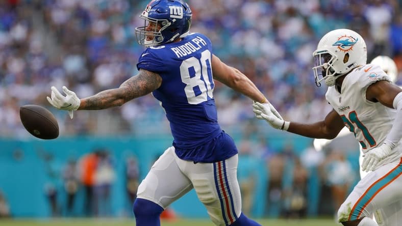 Dec 5, 2021; Miami Gardens, Florida, USA; New York Giants tight end Kyle Rudolph (80) drops the football against the Miami Dolphins during the second half at Hard Rock Stadium. Mandatory Credit: Sam Navarro-USA TODAY Sports