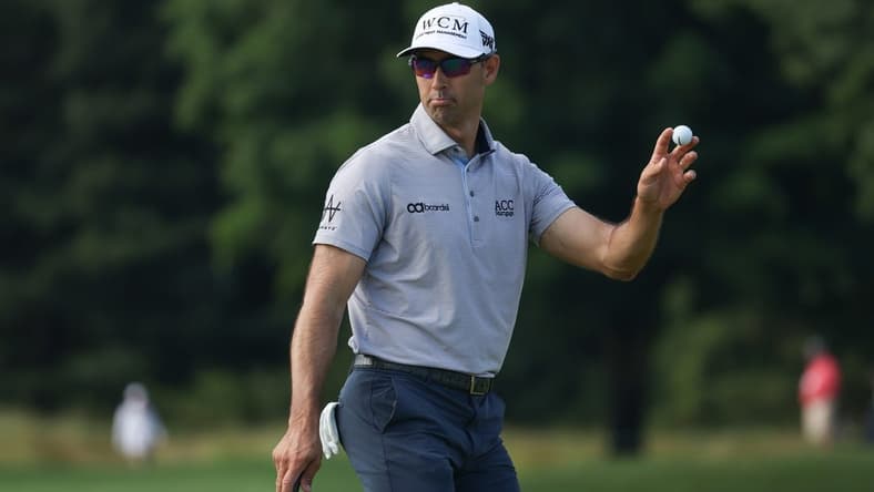 Jun 23, 2022; Cromwell, Connecticut, USA; Cameron Tringale acknowledges fans after making birdie on the on the third hole during the first round of the Travelers Championship golf tournament. Mandatory Credit: Vincent Carchietta-USA TODAY Sports