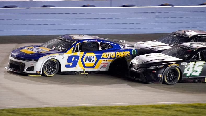 NASCAR Cup Series driver Chase Elliott (9) works past Kurt Busch (45) and Ryan Blaney (12) during the Ally 400 at the Nashville Superspeedway in Lebanon, Tenn., Sunday, June 26, 2022.
Nascar 062622 An 049