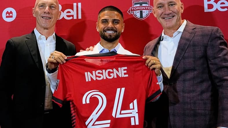 Jun 27, 2022; Toronto, Ontario, Canada; Toronto FC designated player Lorenzo Insigne (center) with president Bill Manning (right) and head coach Bob Bradley (left) at a press conference at BMO Field. Mandatory Credit: John E. Sokolowski-USA TODAY Sports