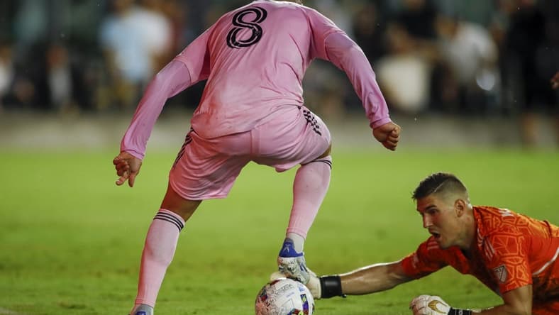 Jul 16, 2022; Fort Lauderdale, Florida, USA; Inter Miami CF forward Alejandro Pozuelo (8) controls the ball as Charlotte FC goalkeeper Kristijan Kahlina (1) attempts to steal the ball during the first half at DRV PNK Stadium. Mandatory Credit: Sam Navarro-USA TODAY Sports