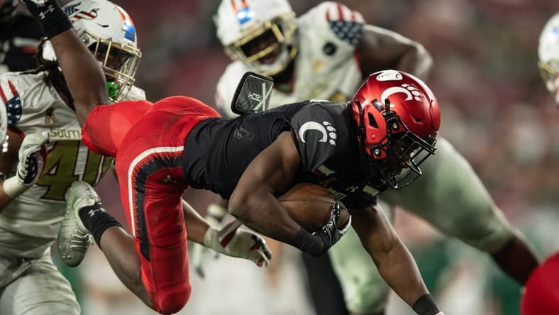 Nov 12, 2021; Tampa, Florida, USA; Cincinnati Bearcats running back Charles McClelland (0) dives for the endzone in the 4th quarter against the South Florida Bulls at Raymond James Stadium. Mandatory Credit: Jeremy Reper-USA TODAY Sports