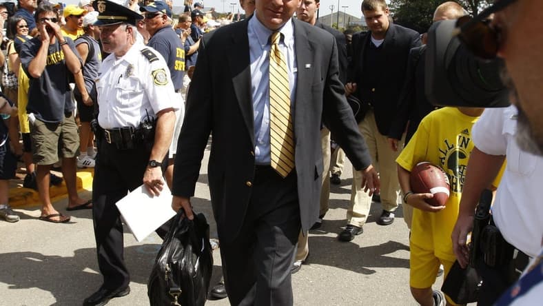 Michigan coach Rich Rodriguez makes the Victory Walk before the game against Western Michigan on Saturday, Sept. 5, 2009, in Michigan Stadium.

Mich 090509 Kd008